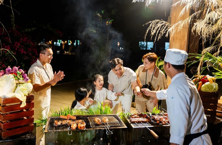 : Bữa tối braai tại một trại safari phục vụ khách đoàn