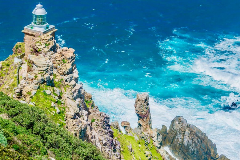 Ngọn hải đăng cũ tại Mũi Hảo Vọng nhìn ra False Bay