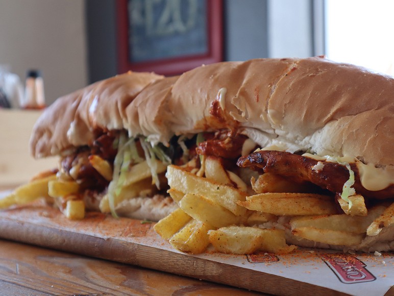 Món gatsby ở Cape Town, họ hàng gần của bunny chow