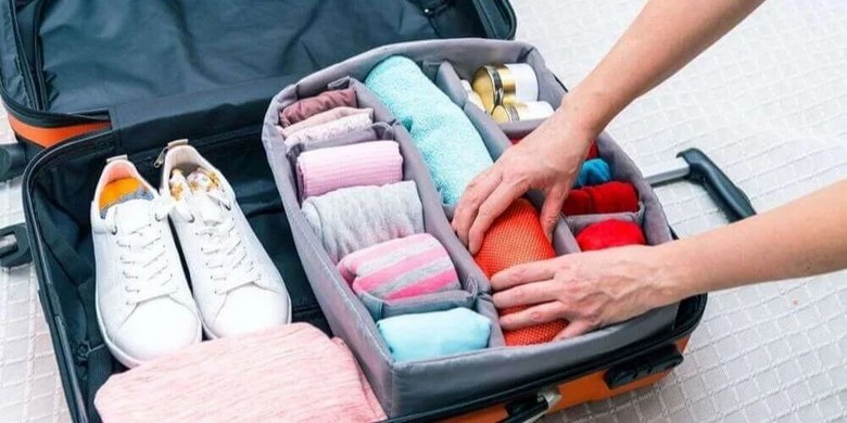 Khách chuẩn bị hành lý trước chuyến đi Nam Phi lần đầu
