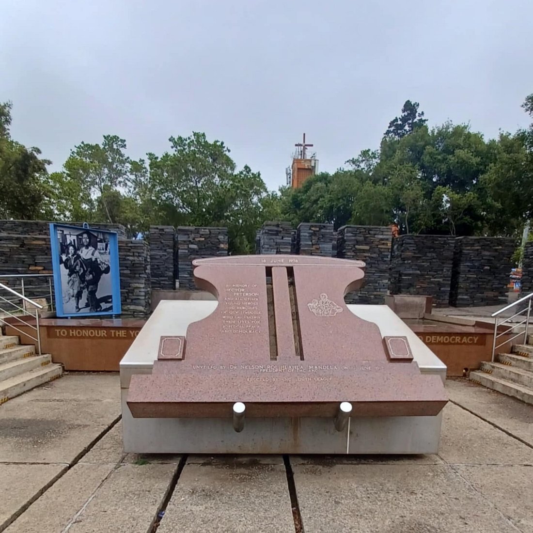 Đài tưởng niệm Hector Pieterson tại khu Soweto