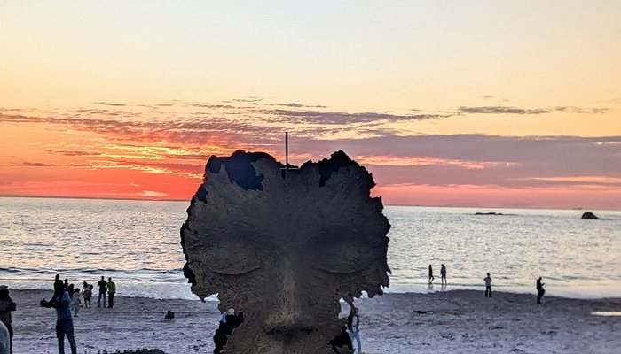  Hoàng hôn nhìn từ bãi biển Camps Bay ra Đại Tây Dương