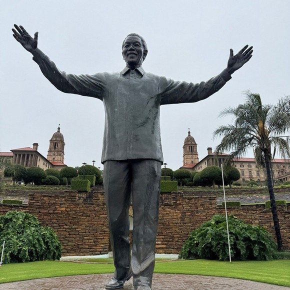  Tượng Nelson Mandela tại tòa nhà Union Buildings ở Pretoria