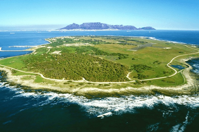 Toàn cảnh Đảo Robben nhìn từ ngoài khơi Cape Town