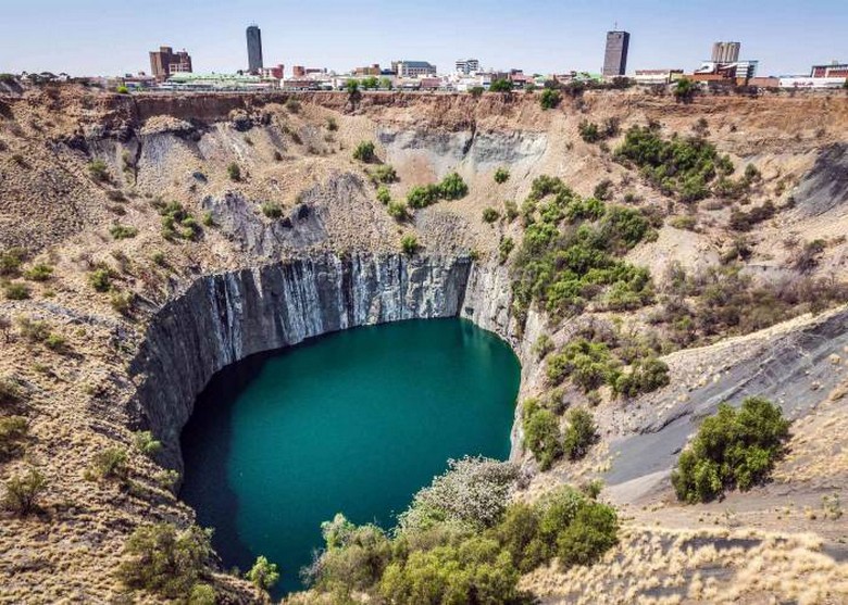  Mỏ Big Hole lịch sử tại Kimberley nhìn từ trên cao