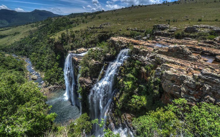 Thác Lisbon Falls đổ qua nhiều tầng đá gần Blyde River Canyon