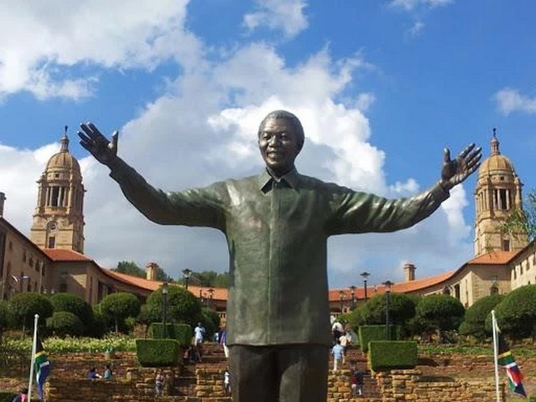  Bức tượng Nelson Mandela tại khu vườn Union Buildings ở Pretoria