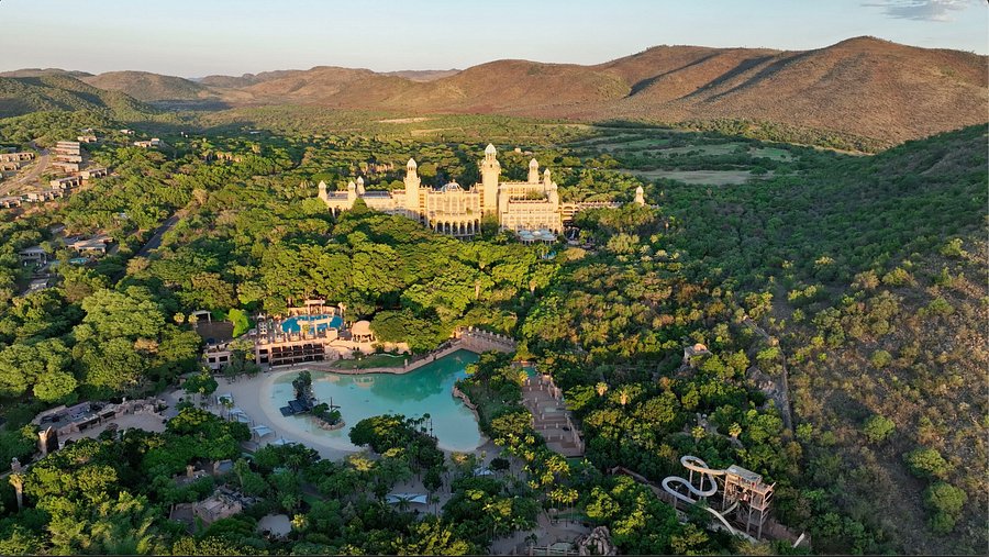  Toàn cảnh khu nghỉ dưỡng Sun City với Cung điện Lost City Palace