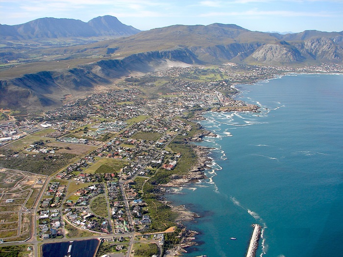  Toàn cảnh vịnh Walker Bay và thị trấn Hermanus