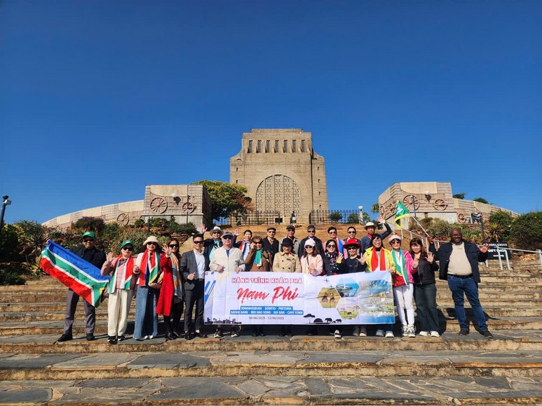  Đoàn khách Hà Nội cùng nhau trong lịch trình tour Nam Phi